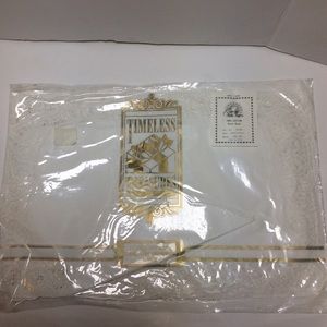 Timeless Treasures Battenberg Lace 8pc Placemats